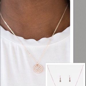 Rose gold short Necklace